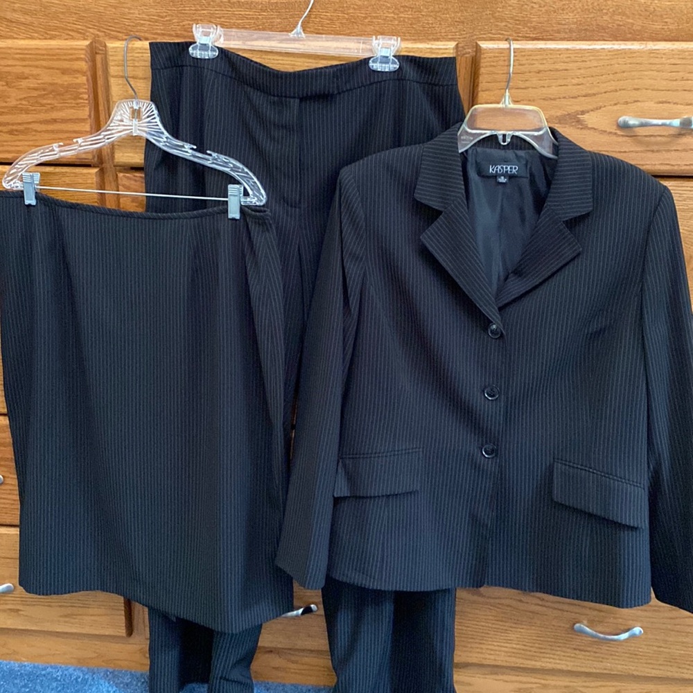 Kasper 3 piece suit sz 16 black pinstripe jacket skirt pant